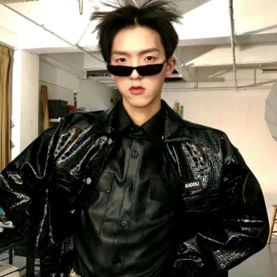 精致偏欧美风男生头像 念七
