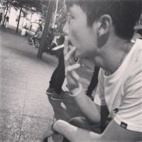 只饮烈酒不谈过往