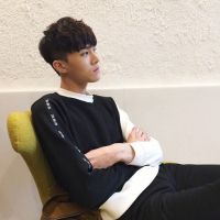 少年眼眸似深海
