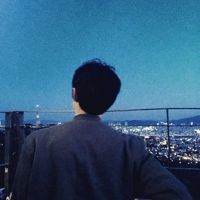 少年眼眸似深海