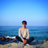 少年眼眸似深海