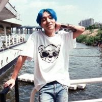 少年眼眸似深海