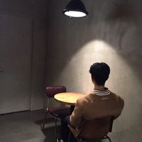 背影男生