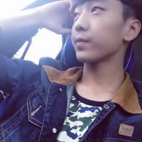 万人中央他是光！