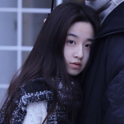 溺毙:一对两张清新靓丽风真人情头.攒了好久的浪漫和温柔 想要快点都给你