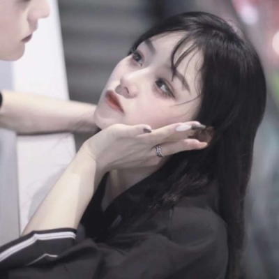 溺毙:一对两张唯美意境风真人情头.我等久点没关系 但你一定要来