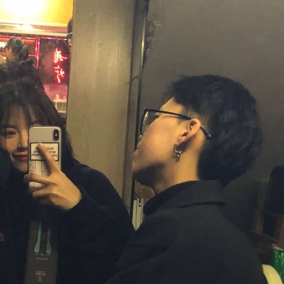 溺毙:一对两张唯美意境风真人情头.我等久点没关系 但你一定要来