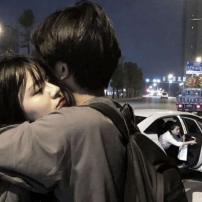 溺毙:一对两张唯美意境风真人情头.我等久点没关系 但你一定要来