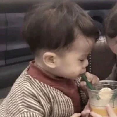 小孩子/情头   被偏爱的永远是小孩子?