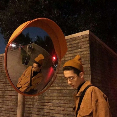真人情侣头像  我看向你的时候，可以紧紧抱着我嘛