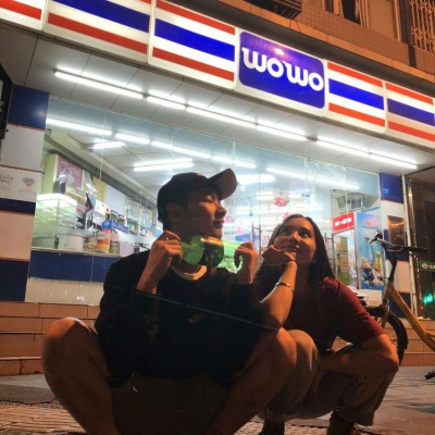 真人情侣头像  氿卿 ：  女孩子就应该有一段甜甜的恋爱