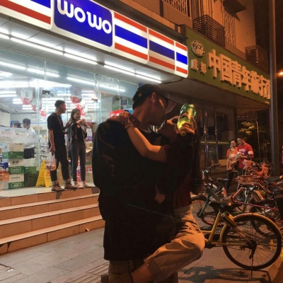 真人情侣头像  氿卿 ：  女孩子就应该有一段甜甜的恋爱