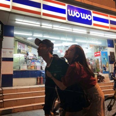 真人情侣头像  氿卿 ：  女孩子就应该有一段甜甜的恋爱