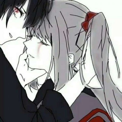 黑白漫画情侣头像  有的人你电充满了也不会找你，有的人你没有电了也会找你