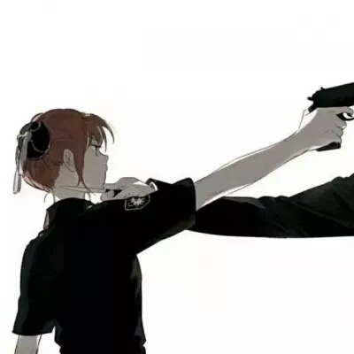 黑白漫画情侣头像  有的人你电充满了也不会找你，有的人你没有电了也会找你