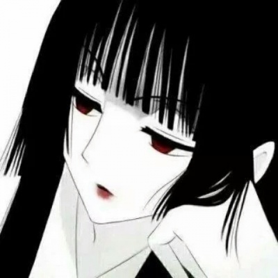黑白漫画情侣头像  有的人你电充满了也不会找你，有的人你没有电了也会找你