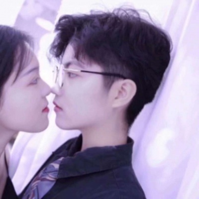 溺毙:一对两张时尚潮流风真人情头.造物者难辞其咎的败笔
