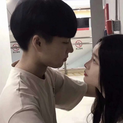 溺毙:一对两张时尚潮流风真人情头.造物者难辞其咎的败笔