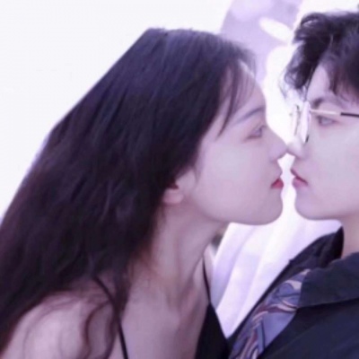 溺毙:一对两张时尚潮流风真人情头.造物者难辞其咎的败笔