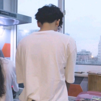 真人唯美情侣头像  愿你坚强到无需有人宠但是依然幸运的，有人疼