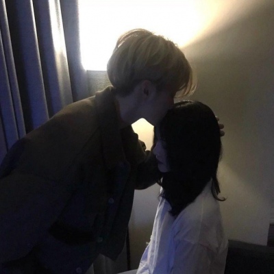 真人唯美情侣头像  愿你坚强到无需有人宠但是依然幸运的，有人疼