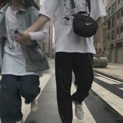 情侣头像部位对象拉在跑