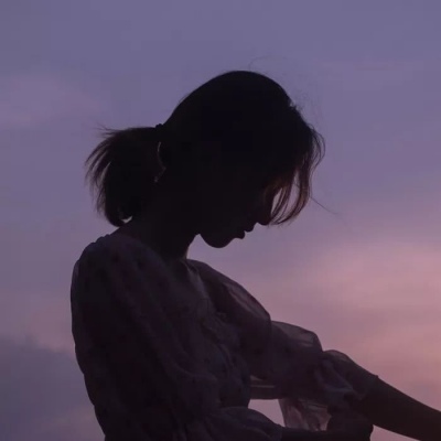 剪影意境情侣头像  我想你了。