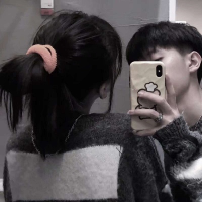 梦想不多，卡里有钱，身边有你。