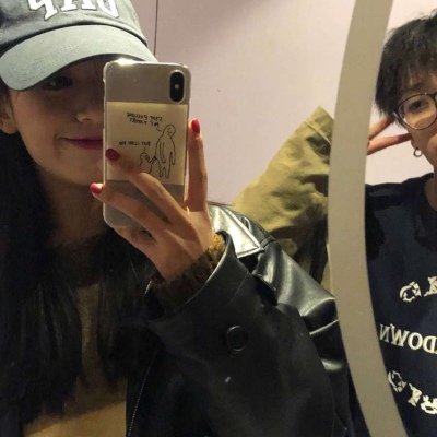 溺毙:一对两张原宿风真人情头.云层深处有家博物馆 陈列着彩色温柔