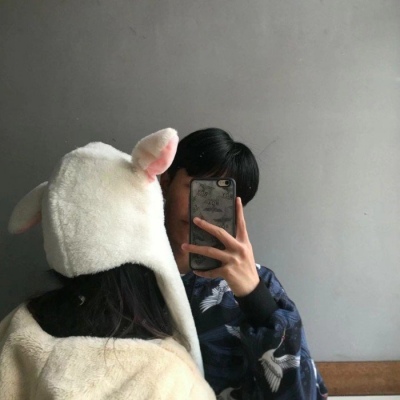 溺毙:一对两张原宿风真人情头.云层深处有家博物馆 陈列着彩色温柔