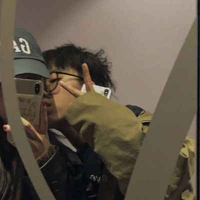 溺毙:一对两张原宿风真人情头.云层深处有家博物馆 陈列着彩色温柔