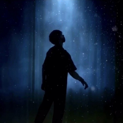 优质情侣头像      身后万家灯火  前身大雨滂沱