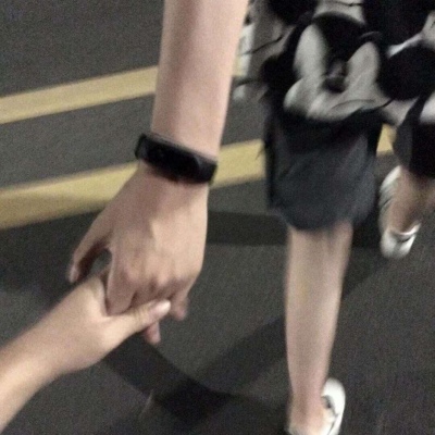 优质情侣头像      身后万家灯火  前身大雨滂沱