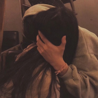我不想喜欢一个身边全是女孩子的男生