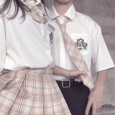 我不想喜欢一个身边全是女孩子的男生