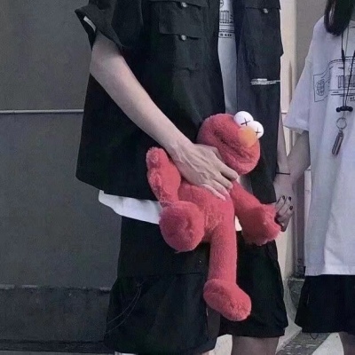 我不想喜欢一个身边全是女孩子的男生