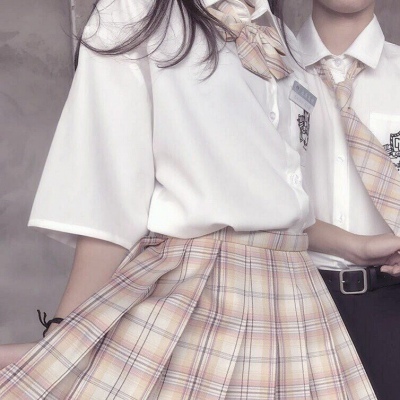 我不想喜欢一个身边全是女孩子的男生