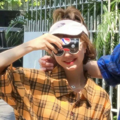 安奈 原宿风真人情头 用尽年少时的青春爱你 便拿余生的苍生来忘你