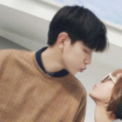 安奈 原宿风真人情头 用尽年少时的青春爱你 便拿余生的苍生来忘你