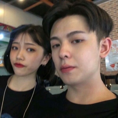 顾羽书.  一对两张可爱情头