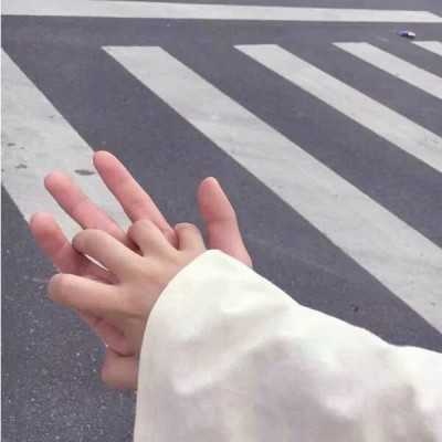 时间是个无赖总是喜欢毁掉所有的期待