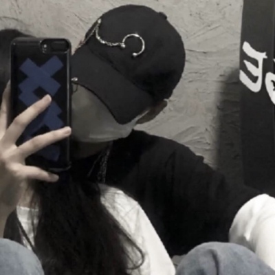 唯美意境情头一对两张/有些人光是遇见就花光了所有运气.