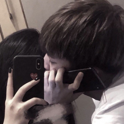 唯美意境情头一对两张/有些人光是遇见就花光了所有运气.
