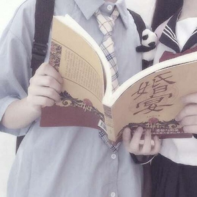 草莓粥：一张两对超甜真人部位情侣头像
