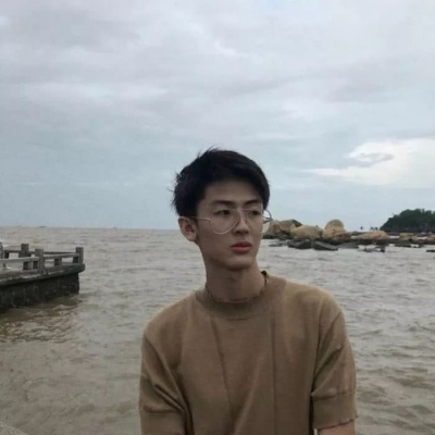 情侣头像：手不要给别人牵  拥抱也要留给我