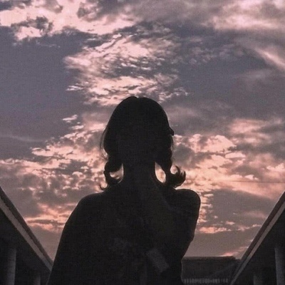 溺毙:一对两张剪影潮流风真人情头.晚风踩着云朵 月亮贩售快乐.