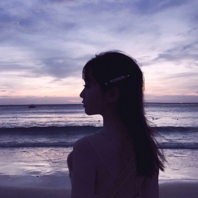 溺毙:一对两张剪影潮流风真人情头.晚风踩着云朵 月亮贩售快乐.