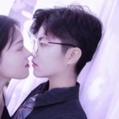 白灏宇:情侣头像/真人/唯有热爱方能抵御岁月漫长.