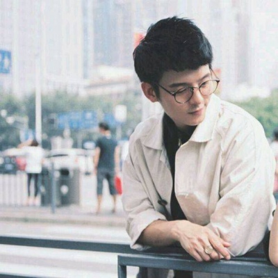 白灏宇:情侣头像/真人/唯有热爱方能抵御岁月漫长.