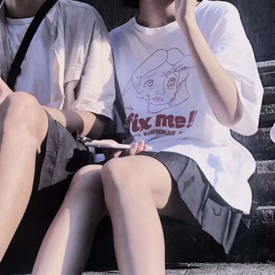 真人系列情侣头像 礼貌拿图。